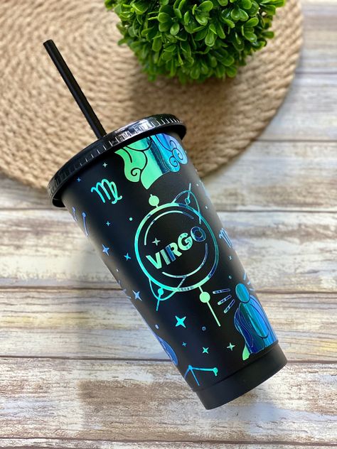 Moon Cup, Ideas Navidad, Cold Cups, Cup Ideas, Bill Kaulitz, Reusable Cup, Water Bottle Design, Diy Cricut, Personalized Cups