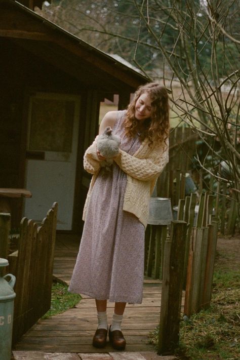 Lavender Colour, Oak Meadow, Peculiar Children, Nature Photoshoot, Cottagecore Outfits, French Beauty, She Is Clothed, Mama Style, British Style