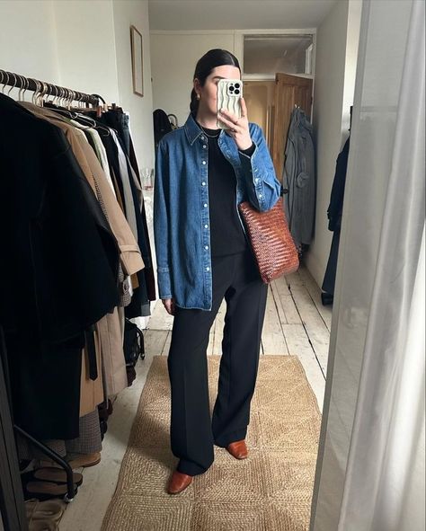 Anna (@theannaedit) • Photos et vidéos Instagram Anna Edit, Medium Hoop Earrings, Fashion People, Early Spring, Winter Wear, Minimalist Fashion, Style Me, Black Jeans, Hoop Earrings