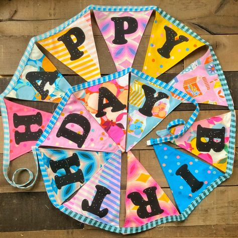 Sew Happy Birthday Banner, Happy Birthday Quilt, Diy Fabric Birthday Banner, Birthday Quilts Ideas, Quilted Birthday Banner, Fabric Birthday Banner, Fabric Banner Diy, Happy Birthday Amy, Happy Birthday Banner Diy