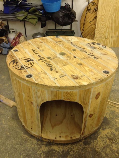 Large Wooden Spool Projects | Antwort Löschen Den Thread löchsen Electrical Spools, Wooden Cable Reel, Large Wooden Spools, Wooden Cable Spools, Wooden Spool Projects, Spool Chair, Spool Furniture, Spool Tables, Cable Spool