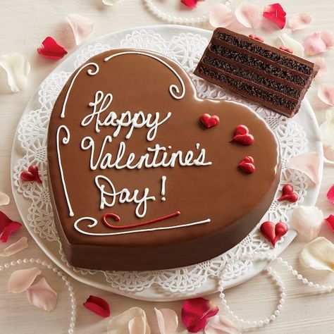 Valentine Heart Cakes, Valentines Day Cake Ideas Heart Shapes, Chocolate Heart Cake, Chocolate Heart Cakes, King Cake Recipe, Desert Ideas, Chocolate Fudge Frosting, Shape Cake, Heart Cakes