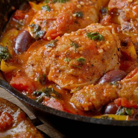 Nigella Chicken Basque Basque Chicken Recipes, Chicken Basque, Basque Chicken, Basque Food, Sweet Bell Peppers, Red Bell Peppers, Chefs Table, Chicken Main Dishes, Juicy Tomatoes