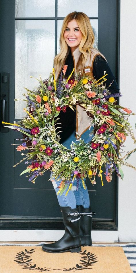 Easter Front Door, Spring Summer Wreath, Wildflower Wreath, Front Porch Decorating, Easter Design, Beautiful Wreath, Wreath Decor, Spring Crafts, Front Door Decor