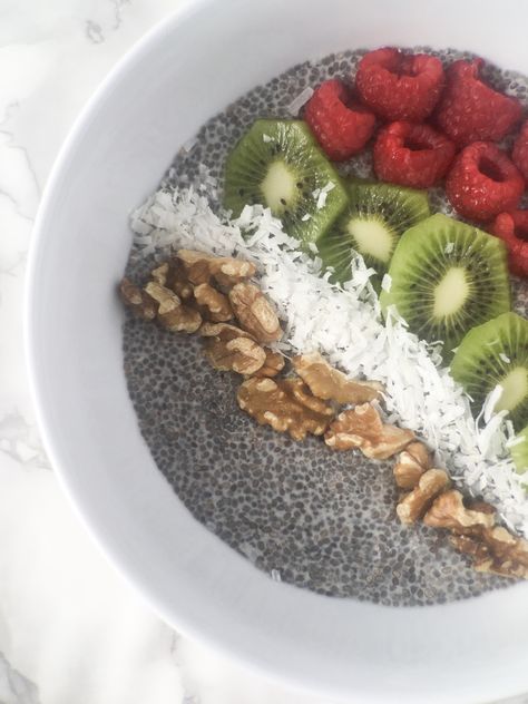 Rainbow Chia Seed Pudding Bowl – Healthy Little Peach Healthy Little Peach, Egg Free Breakfast, Whole 30 Breakfast, Whole30 Recipes, Fruit Bowls, Chia Seed Pudding, Dairy Free Options, So Tired, Oats Recipes