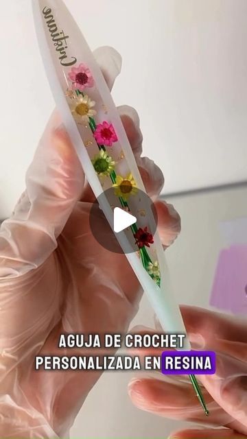 Resin Pen, Resina Epoxi Ideas, Epoxy Resin Crochet Hook, Manualidades Diy, Gelli Printing, Resin Crafts, Pen