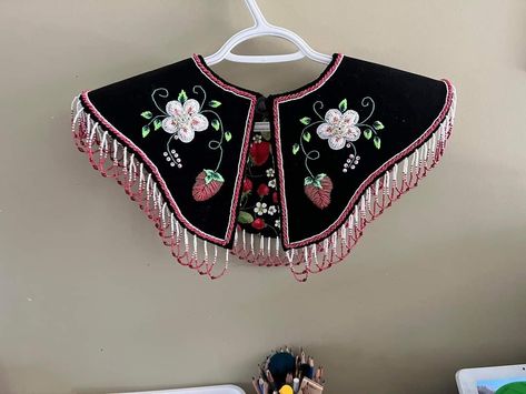 Iroquois Regalia, Beading On Clothes, Beaded Regalia, Fancy Shawl Regalia, Applique Clothes, Native American Dress, Powwow Regalia, Beaded Cape, Jingle Dress