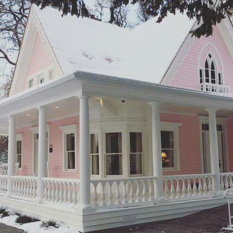 Darling pink cottage Genoa Nevada, Pink House Exterior, Pink Places, Kandee Johnson, Pink Victorian, Pink Cottage, Red Cottage, Pink Stuff, Homemade Marshmallows