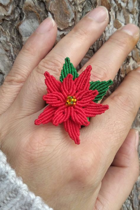 Macrame Poinsettia Ring by ArtesaniasDeBrujilda Flower Macrame, Macrame Rings, Handmade Boho Jewelry, Crochet Earrings Pattern, Beaded Earrings Diy, Lace Knitting Patterns, Packing Jewelry, Boho Macrame, Macrame Design