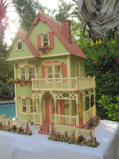 Even Adults Would Love These 30 Amazing Dollhouses	 Even Adults Would Love These 30 Amazing Dollhouses Casas The Sims 4, Victorian Dollhouse, Victorian Dolls, Barbie House, Miniature Houses, Miniature House, Fairy Houses, Dollhouse Dolls, Miniature Furniture