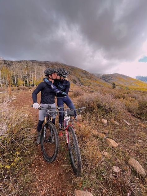 Biking Together Couple, Mountain Bike Engagement Photos, Mountain Biking Women Aesthetic, Mountain Bike Couple, Active Couple Aesthetic, Mtb Couple, Outdoorsy Couple Aesthetic, Adventure Couple Aesthetic, Hiking Couple Aesthetic