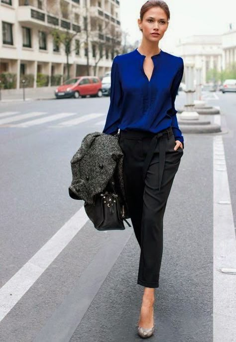 With zara black pants cobalt top and and lamb pumps (python)I like the outfit, but not the python shoes. Rok Midi, Mode Tips, Style Casual Chic, Walking Down The Street, Spring Work Outfits, Chique Outfits, Outfit Trends, Winter Outfits For Work, Womens Fashion For Work