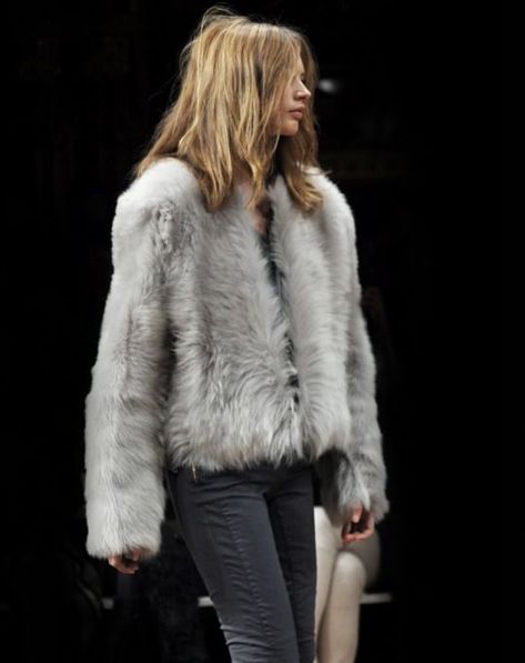 Everyone's Wearing: Grey Fur - Closetful of Clothes Grey Fur Jacket, Fur Coat Outfit, Grey Fur Coat, Grey Fur, Coat Outfit, Winter Chic, Winter Style, Fashion Street, Fur Jacket