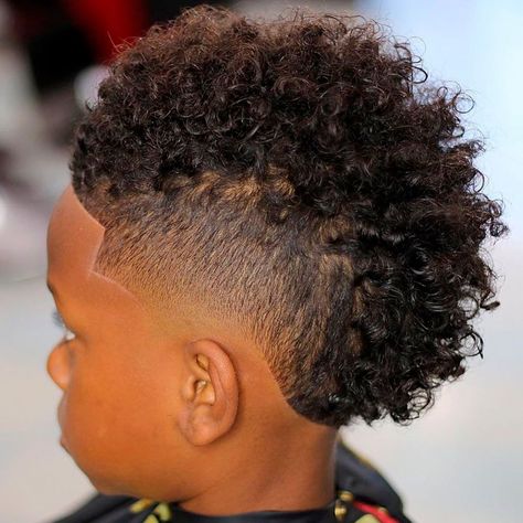 Curly Hair Mohawk Boys, Trendy Boy Haircuts, Frohawk Fade, Mixed Boys Haircuts, Trendy Curls, Diy Haircuts, Curly Mohawk Hairstyles, Roman Hair