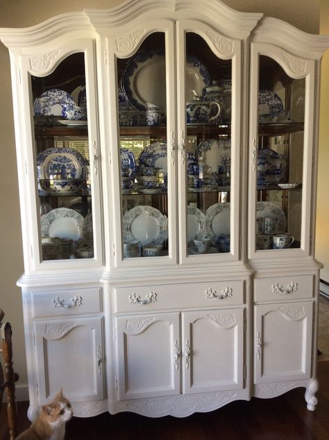 Painted China Cabinet, China Cabinet Decor, China Cabinet Redo, Blue Willow Dishes, Painted China Cabinets, Redo Cabinets, Dish Display, Blue Dishes, Cabinet Ideas