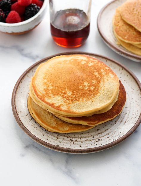 Healthy Warm Breakfast, Sweet Pancake Recipe, Chickpea Flour Pancakes, Oat Flour Pancakes, Chickpeas Benefits, Chickpea Flour Recipes, Chickpea Pancakes, Grain Free Breakfast, Healthy Flour