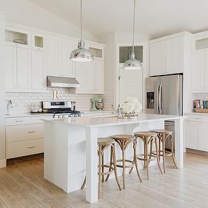 Fridge next to pantry Kitchen Corner Pantry, Corner Pantry Ideas, Corner Kitchen Pantry, Kitchen Layouts With Island, Spanish Kitchen, Corner Kitchen Cabinet, Corner Pantry, Small Kitchen Island, L Shaped Kitchen