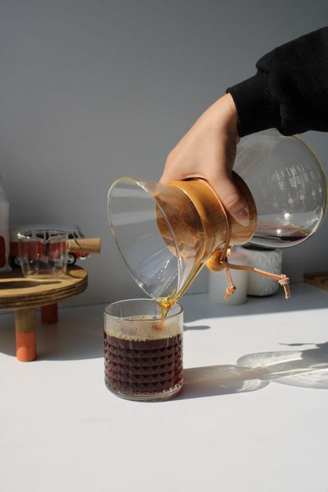 The Fascinating Story Behind Chemex, the Iconic Coffee Maker Chemex Coffee, Make Coffee, Coffee Service, How To Make Coffee, Creative Mind, Evolution, Coffee Maker, Coffee, Coffee Machine