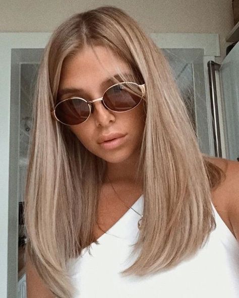 Beige Blond, New Hair Trends, Beige Blonde, Fishtail Braid, Haircut Styles, Brown Blonde Hair, Long Straight Hair, Shoulder Length Hair, Blonde Hair Color