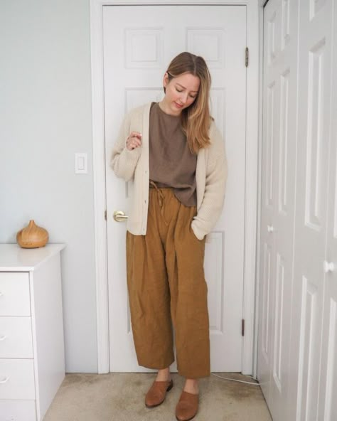 A Basic Winter Capsule Wardrobe - 24 Essential Pieces - Emily Lightly Look Formal, Winter Capsule Wardrobe, Mama Style, Wardrobe Edit, Mom Outfits, Cozy Fashion, Mom Style, Fall Winter Outfits, Work Fashion