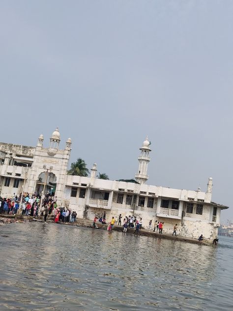 Haji Ali Dargha 🕌 Mumbai Meri Jaan Haji Ali Dargah Mumbai Snap, Haji Ali Dargah Mumbai, Mumbai Meri Jaan, Haji Ali, Disney Drawings Sketches, Beauty Room Decor, Eyes Wallpaper, Muslim Pictures, Beautiful Status