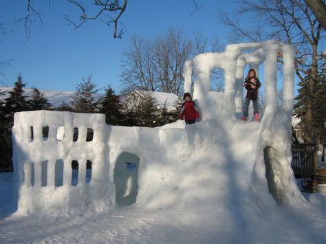 @Chris Pastotnik, Chris says he can see you doing this with your snow blower! If you do, you better take photos!! ;-) Snow Castle, Snow Fort, Ice Castle, Artificial Snow, Snow Sculptures, Ice Castles, Snow Art, Snow Fun, How To Make Snow