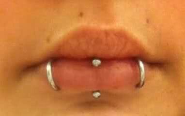 Vertical Labret And Snakebites, Snake Bites Piercing, Nose Piercing Ideas, Snake Bite Piercing, Dental Jewelry, Mouth Piercings, Vertical Labret, Snakebites, Face Piercings