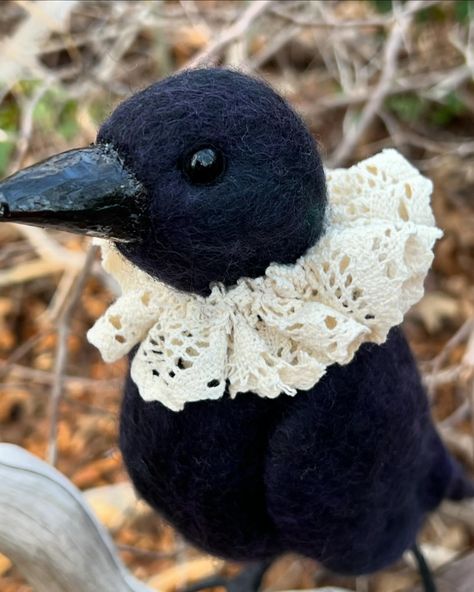 Nightly the Crow 🐦‍⬛ #needlefeltedanimal #needlefeltedbird #needlefeltedanimal Needle Felted Crow, Needle Felt Christmas, Needle Felted Christmas, The Crow, Needle Felted Animals, Needle Felt, Felt Christmas, Needle Felted, Needle Felting