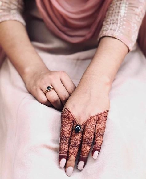 Mehandhi Designs, Finger Henna Designs, Modern Mehndi, Finger Henna, Rose Mehndi Designs, Mehndi Design Pictures, Modern Mehndi Designs, Henna Art Designs, Latest Bridal Mehndi Designs