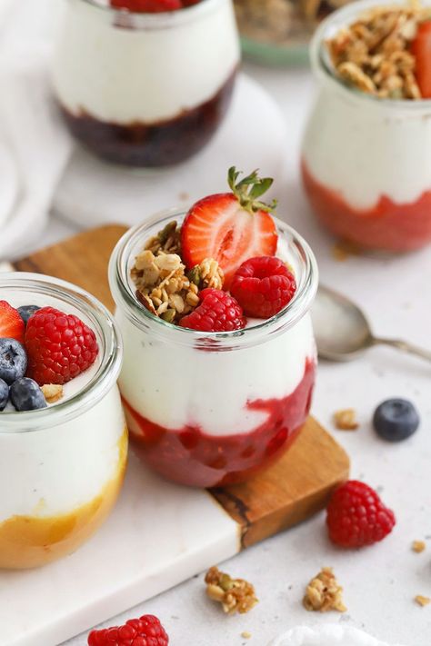 These homemade Fruit On The Bottom Yogurt Cups are an easy meal-prep breakfast recipe. Don't miss all the yummy flavors to try in the post--with so many options these meal prep yogurt jars are always delicious. Plus, there's a dairy-free option, so you can easily make them into vegan fruit on the bottom yogurt cups! Meal Prep Yogurt, Fruit On The Bottom Yogurt, Yogurt Fruit Bowl, Muesli Cups, Yogurt With Fruit, Easy Meal Prep Breakfast, Yogurt Jars, Vanilla Chia Pudding, Healthy Waffles