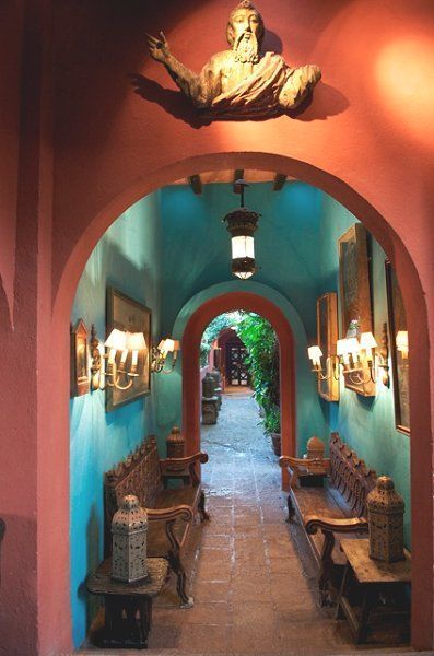 Southwest Decor Ideas, Southwest Decorating Ideas, Hacienda Mexico, Terracotta Turquoise, Hacienda Furniture, Mexican Homes, Style Hacienda, Mexican Style Homes, Colonial Interiors