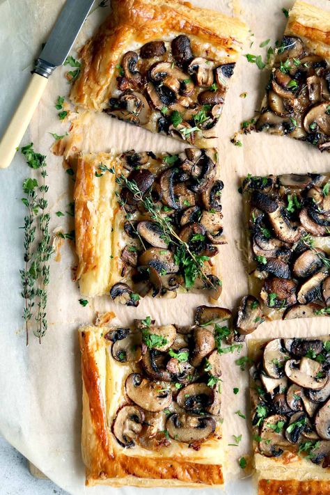 Filo Dinner Recipes, Mushroom Tart Recipes, Christmas Food Vegetarian, Vegetable Strudel, Vegetarian Tart, Mushroom Tart, Mushroom Toast, Goat Cheese Tart, Savory Tarts