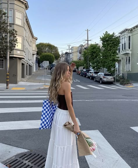 White Maxi Skirt Outfit, Small Joys, White Skirt Outfits, White Long Skirt, White Maxi Skirts, Europe Outfits, Maxi Skirt Outfits, London Outfit, Rock Outfit