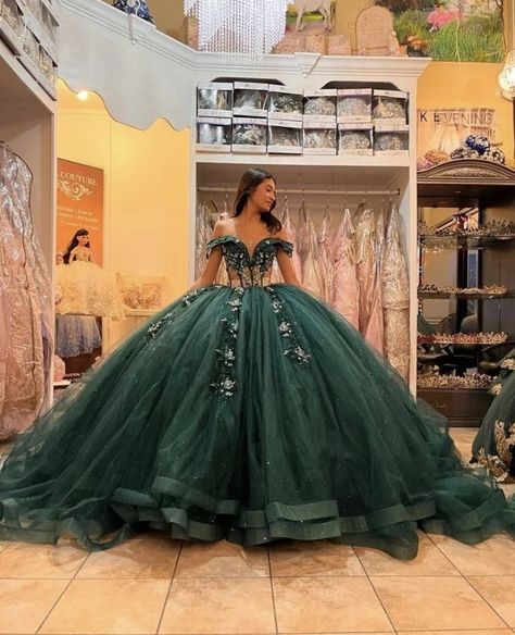 Emerald Sweet 16 Dresses, Dark Green Quinceanera Dresses, Dark Green Ball Gown, Emerald Green Quinceanera Dresses, Green Quince Dress, Quinceanera Dresses Green, Quince Party, Texas Gold, Green Quinceanera Dresses