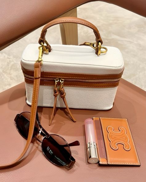 From everyday looks to vanity moments, the Piana Box Bag has you covered! 🫶🏼 #vanitybag #purse #crossbodybag #accessories #trendingnow #versatile #fashionstyle #styleinspiration #autumncolors #fallvibes Dope Jewelry Accessories, Product Inspiration, Handbag Essentials, Vanity Bag, Dope Jewelry, Box Bag, Fall Vibes, Small Bags, Cloth Bags