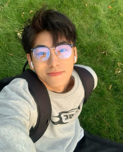 Asian Glasses, Guys With Glasses, Nerdy Guys, Cute Nerd, Boys Glasses, Hairstyles With Glasses, Danang, The Perfect Guy, Wearing Glasses