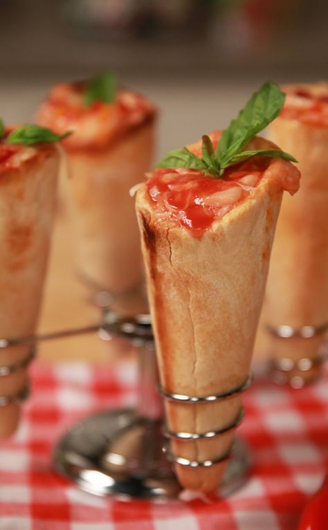 No, That’s Not Ice Cream, It’s a Pizza Cone! Pizza Cone Recipe, Cone Pizza, Pizza Cones, Pizza Bianca, Popsugar Food, How To Make Pizza, Pizza Recipes, Food Truck, Food Print