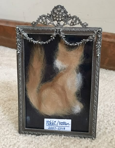 Cat Hair Memorial Ideas, Diy Pet Memorial Ideas Cats, Pet Memorial Crafts, Pet Memorial Shadow Box Ideas, Diy Cat Memorial Ideas, Pet Hair Memorial Ideas, Cat Memorial Ideas, Hair Craft, Cat Shadow