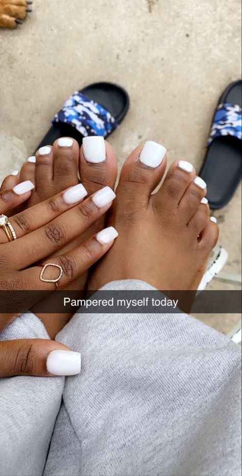 Short Nails White Acrylic, Overlay Nails Natural, Mom Nails Short, Gel Overlay Nails Design, Gel Overlay Nails Natural Short, White Acrylic Overlay, Short White Nails With Design, Soft White Acrylic, Toes Ideas