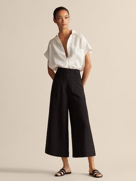 Culottes Outfit Work, Culottes Outfit Summer, Black Culottes Outfit, Minimal Stil, Culottes Outfit, Casual Chique Stijl, Black Culottes, Culotte Style, Minimalist Moda