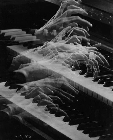 Pascal Blanchard on Instagram: “Ernest Bachrach - Ethel Smith (1945)” Black And White Photo Wall, Playing The Piano, Gray Aesthetic, Black And White Aesthetic, Music Aesthetic, Dark Photography, Academia Aesthetic, The Piano, White Photo