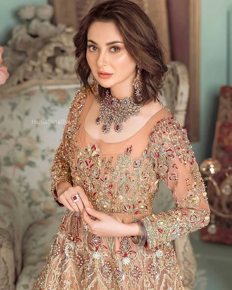 Unique Fancy Dress, Heavy Dresses, Girls Dps, Wedding Dress Outfit, Golden Dress, Most Beautiful Wedding Dresses, Pakistani Wedding Outfits, Formal Wear Dresses, Queen Costume