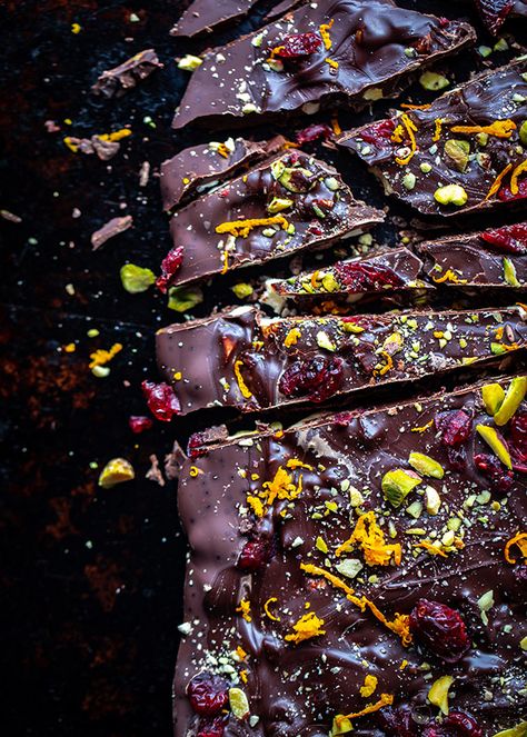 Recipe: Orange, Chilli & Chocolate Bark Homemade Chocolate Ideas, Chilli Chocolate Recipes, Chocolate Orange Slices, Chocolate Orange Bark, Christmas Chocolate Bark, Chocolate Bark Recipes, Chilli Chocolate, Christmas Chocolate Bark Recipes, Chocolate Bark With Nuts And Fruit