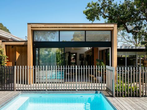 Green Architect, Roof Beam, Timber Roof, Modernist House, Timber Walls, Pool Fence, Outdoor Entertaining Area, Mid Century Modern House, Entertaining Area