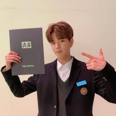 #seungmin #kimseungmin #puppy #skz #straykids #graduation Seungmin Predebut, University Graduation, 17 Kpop, Graduation Day, Homeless Children, Crazy Kids, My Angel, Dandy, Bias Wrecker