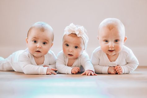 Triplets Photography, Triplets Pregnancy, Twin Baby Photos, Toddler Boy Room Decor, Triplet Babies, Twin Baby Girls, Baby Poses, Activity Mat, Baby Swings