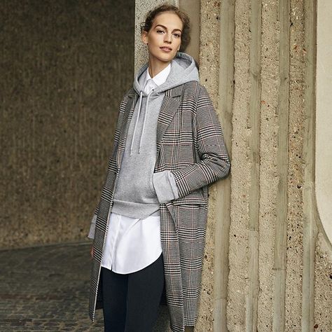 Sporty meets chic! Use layers to stay warm as winter approches. #HM Overlaying Outfits, Fall Winter Trends, Layered Fashion, Slim Leg Pants, Cool Jackets, Fashion Books, Long Shirt, Slim Legs, Stylish Dresses