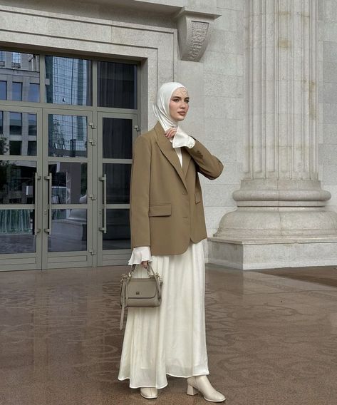 Modest Office Outfits Women, Office Jacket, Outfits Muslim, Office Fits, Estilo Hijab, Hijabi Outfit, Stile Hijab, Hijab Trends, Muslim Outfits Casual