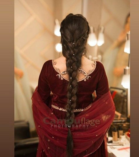 Eid hair style Tradition Hairstyle Indian, Eid Hairstyles Long Hair, Indian Braided Hairstyles, Hairstyle With Suit, Eid Hairstyles, Girls Party Hairstyles, Hairstyles Designs, Messy Braided Hairstyles, Women's Haircuts