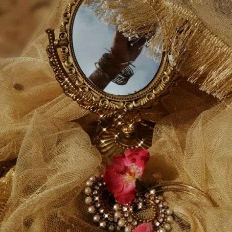 Desi Aesthetic Icons, Desi Aesthetic Jewellery, Indian Princess Aesthetic, Aesthetic Photoshoots, Laal Ishq, Moodboard Inspo, Desi Aesthetics, Mask Aesthetic, Goddess Aesthetic